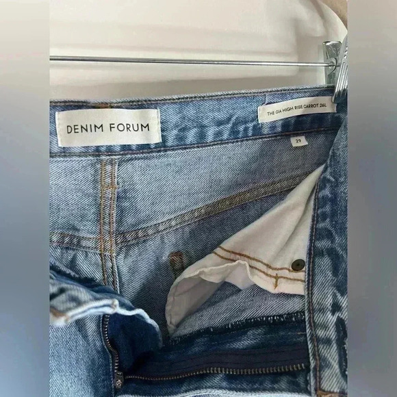 Aritzia Denim Forum The Gia High Rise Carrot 26L Jeans - Size 29 - Picture 3 of 5